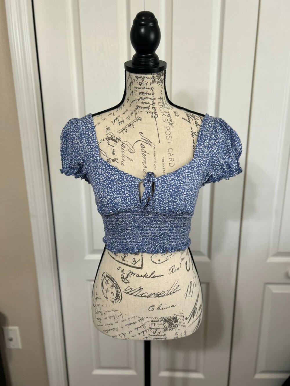 Sky & Sparrow Womens S Blue Floral Smocked Puff Sleeve Tie Front Crop Top